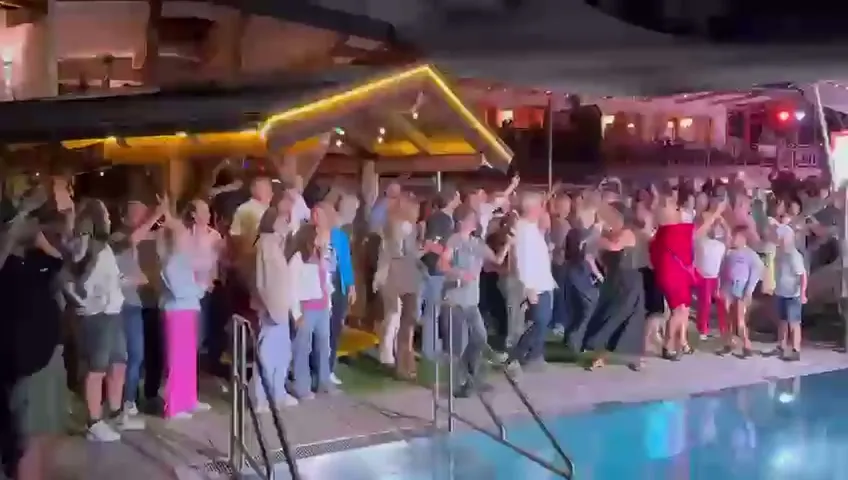 JOSH. 2025: Tanzen am Pool