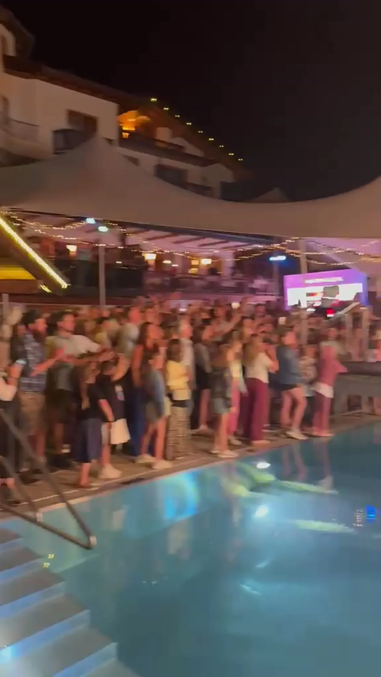 Melissa Naschenweng 2026: Volles Haus am Pool